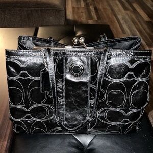 Coach Black Signature Tote Bag Patten Leather Kisslock